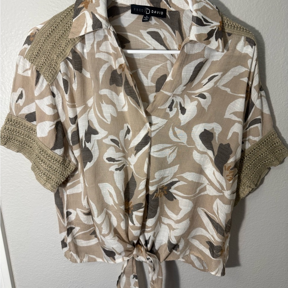 Fred David Women's Tan and White Floral Blouse